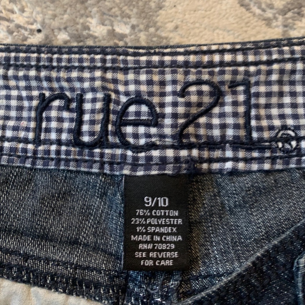 Shorts - Picture 3 of 3